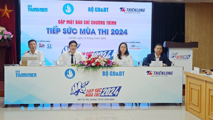 Ban tổ chức thông tin về Chương trình Tiếp sức mùa thi. (Ảnh: PV/Vietnam+)