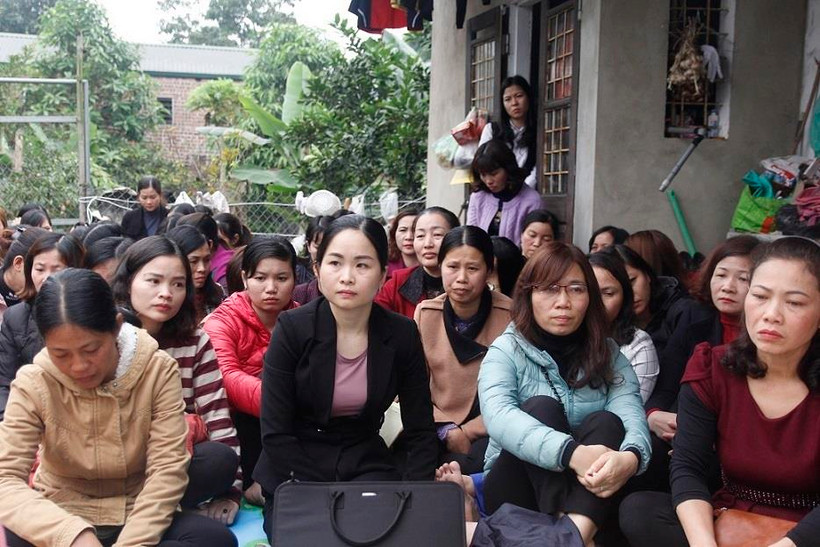 Hàng trăm giáo viên Sóc Sơn, Hà Nội, hoang mang, lo lắng trước nguy cơ mất việc. (Ảnh: Vietnamnet).