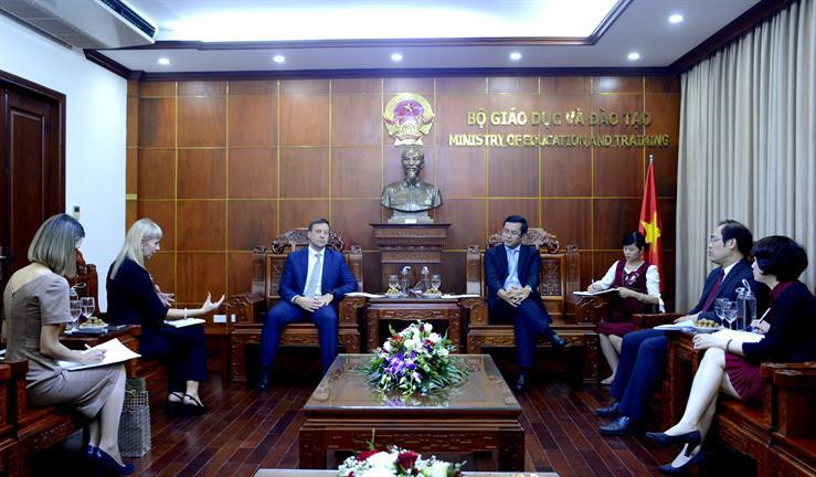 Thứ trưởng Nguyễn Văn Phúc tiếp Phó Giám đốc Cơ quan Hợp tác Liên bang Nga PA.Shvetsov. (Ảnh: Bộ Giáo dục và Đào tạo)