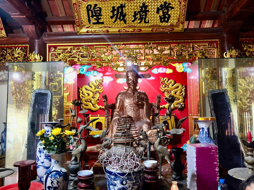 Tượng đồng Thái sư Lưu Cơ thờ ở Đình Đại Từ, xã Đại Đồng (Văn Lâm, Hưng Yên). (Ảnh: PV/Vietnam+)