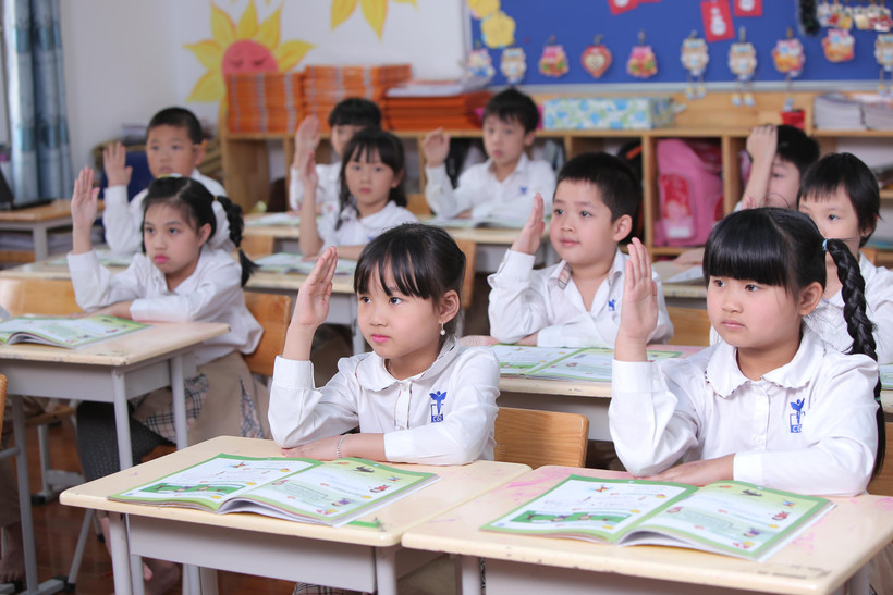 Học sinh lớp một sẽ dự thi theo hình thức phỏng vấn, học sinh lớp 2 và 3 sẽ thi thêm phần viết để xét chọn học bổng. (Ảnh: PV/Vietnam+)