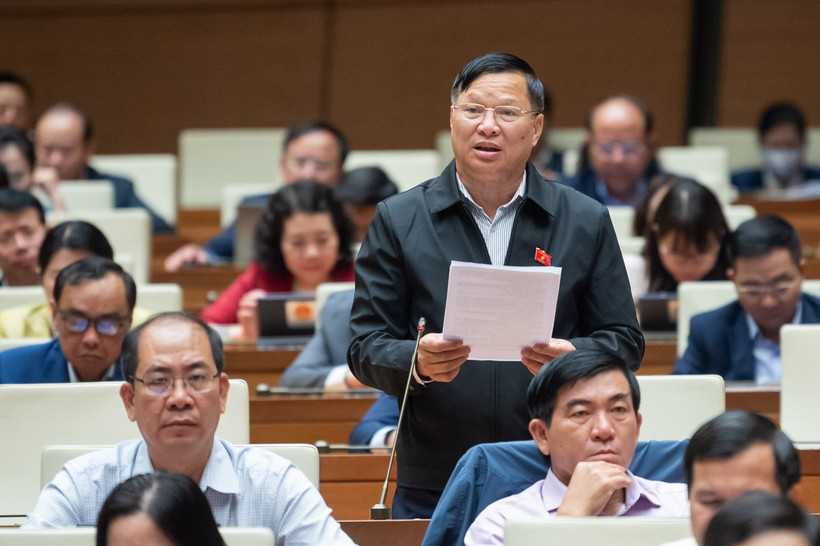 Đại biểu Quốc hội Trần Văn Tiến phát biểu. (Ảnh: CTV/Vietnam+)