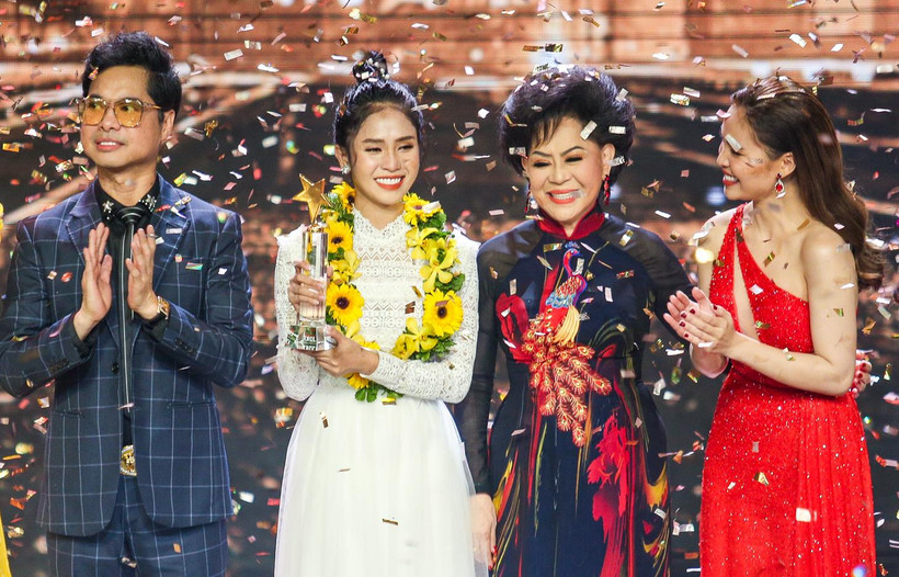 Phương Ý giành ngôi vị quán quân Thần tượng bolero 2019. (Ảnh: BTC)