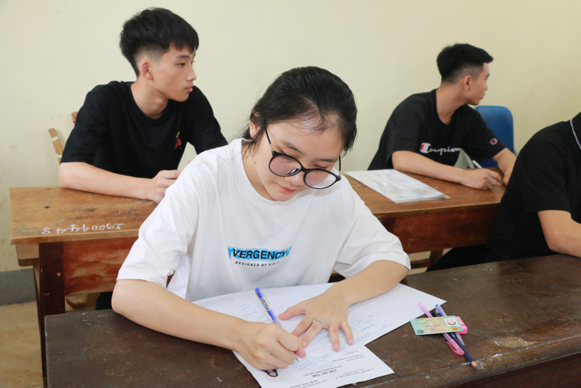 Thí sinh dự thi tốt nghiệp trung học phổ thông năm 2022. (Ảnh: Bích Huệ/TTXVN)