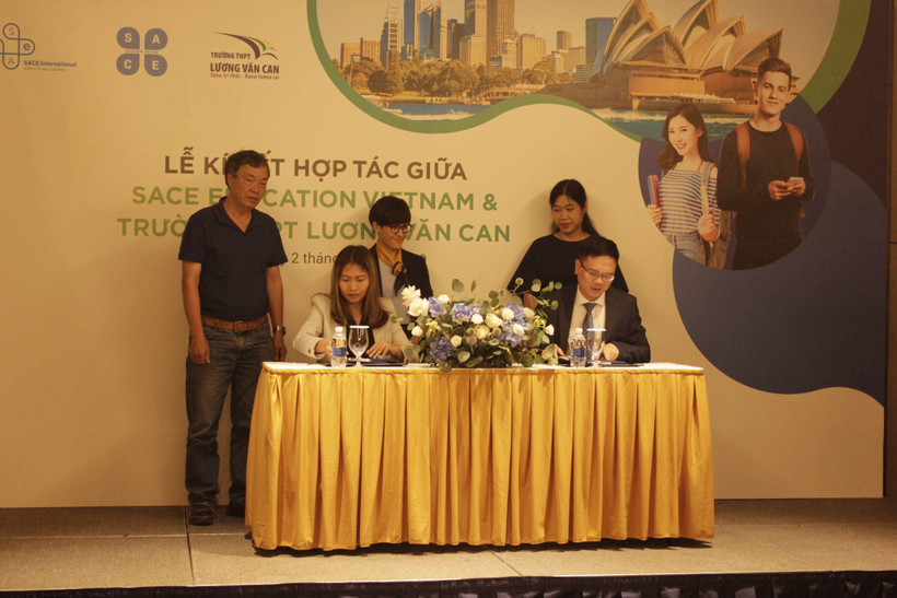 Đại diện các bên ký kết hợp tác. (Ảnh: PV/Vietnam+)