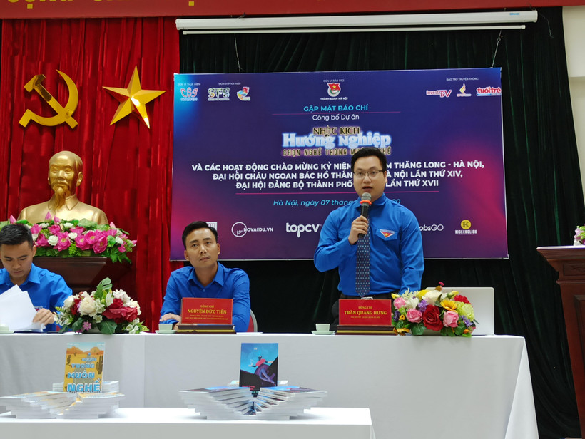 Đại diện Thành đoàn Hà Nội thông tin về các hoạt động chào mừng 1010 năm Thăng Long-Hà Nội. (Ảnh: Phạm Mai/Vietnam+)