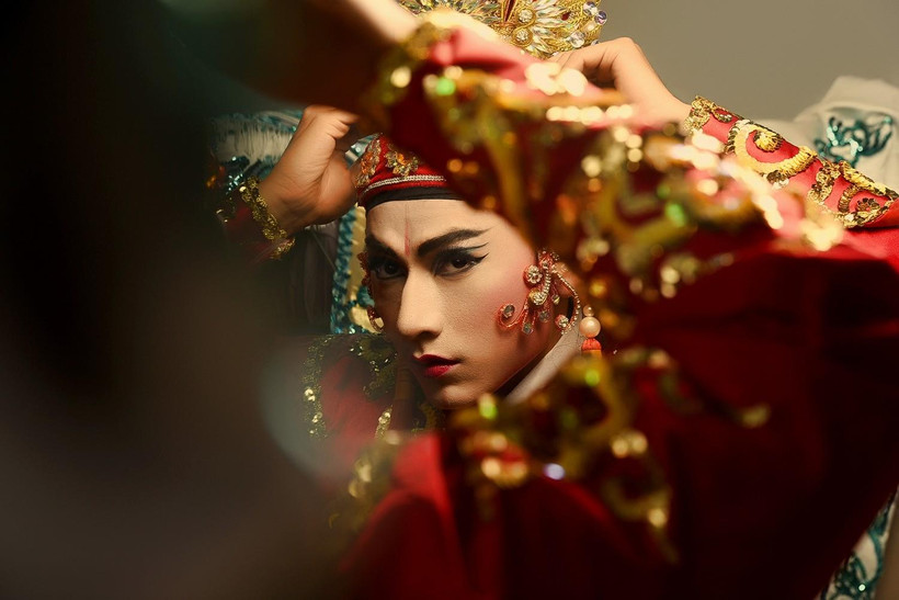 “Song Lang” gây ấn tượng bởi những khung hình đẹp, góp phần tái hiện thời kỳ vàng son của bộ môn nghệ thuật cải lương. (Ảnh: ĐLP)