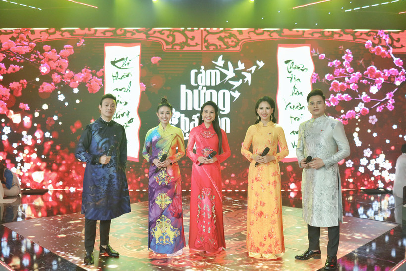 Chương trình có 5 MC dẫn dắt gồm Anh Tuấn, Thùy Linh, Mỹ Lan, Mỹ Vân và Danh Tùng. (Ảnh: VTV)