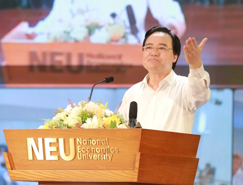 Bộ trưởng Bộ Giáo dục và Đào tạo Phùng Xuân Nhạ phát biểu chỉ đạo tại Hội nghị. (Ảnh: PV/Vietnam+)
