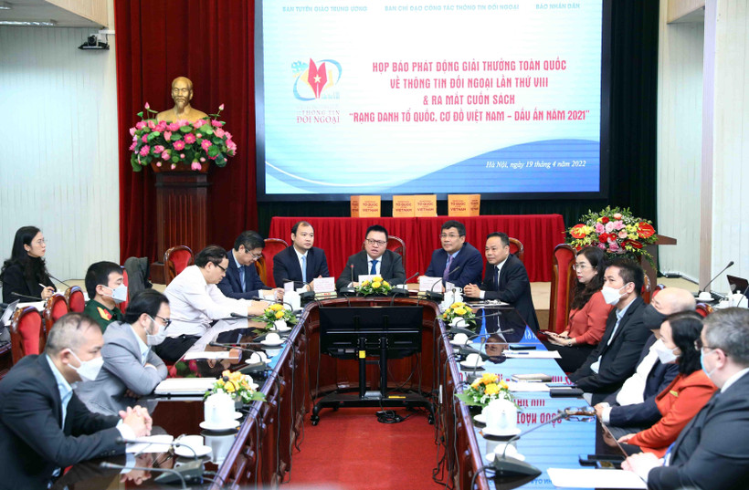 Ban Tuyên giáo Trung ương và các đơn vị liên quan tổ chức lễ phát động Giải thưởng toàn quốc về thông tin đối ngoại lần thứ VIII. (Ảnh: Phạm Kiên/TTXVN)