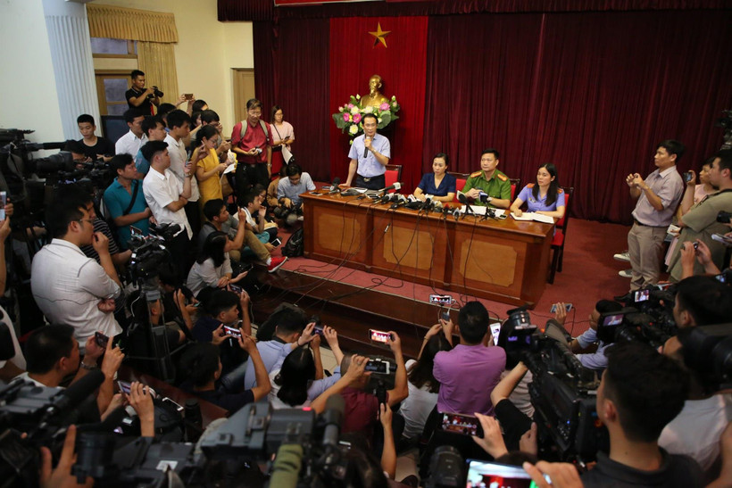 Ông Phạm Ngọc Anh trả lời báo chí. (Ảnh: Bách Sơn/Vietnam+)