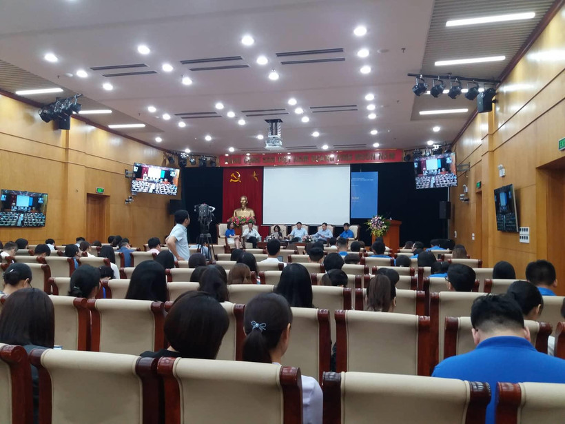 Buổi tọa đàm đã thu hút sự tham gia của đông đảo đoàn viên, thanh niên. (Ảnh: Phạm Mai/Vietnam+)