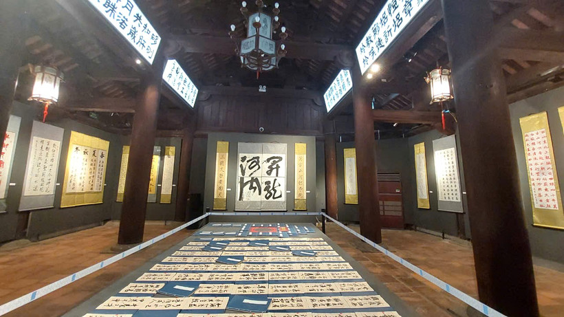 Không gian trưng bày triển lãm "Hương sắc Thăng Long." (Ảnh: Minh Thu/Vietnam+)