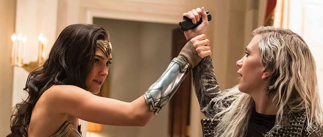 Màn đấu tay đôi giữa Wonder Woman và Cheetah được đánh giá cao trong 'Wonder Woman 1984'. (Ảnh: Nhà phát hành)
