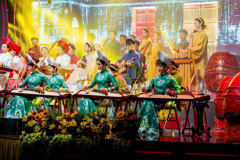 Dàn nhạc tre nứa Sức Sống Mới đã lưu diễn khắp thế giới và được khán thính giả khắp nơi chào đón nhiệt tình. (Ảnh: CTV/Vietnam+)