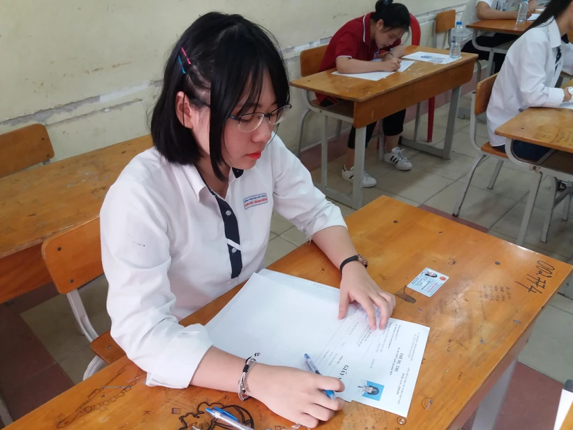 Thí sinh dự thi môn Ngữ văn, Kỳ thi Trung học phổ thông quốc gia năm 2019. (Ảnh: Phạm Mai/Vietnam+)