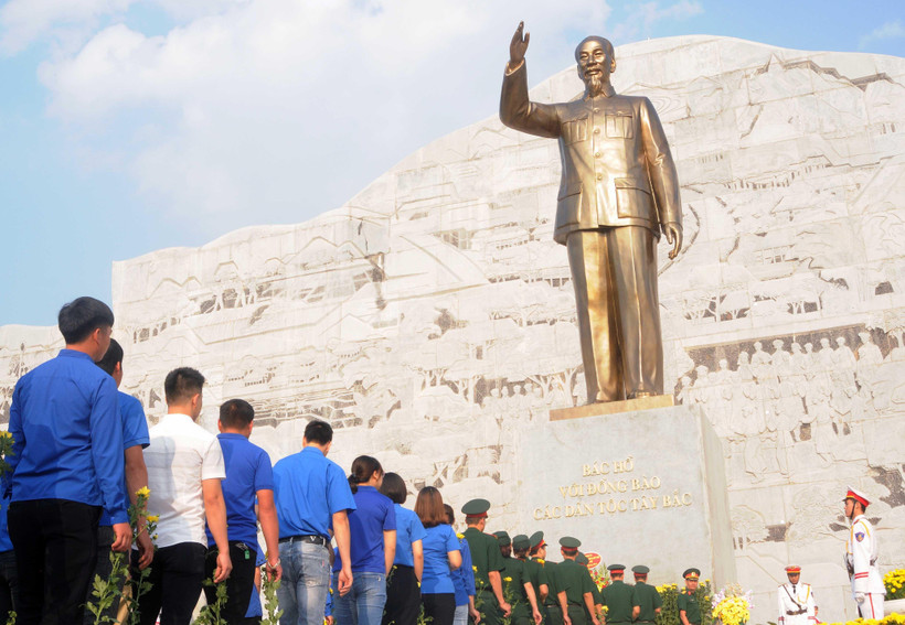 Chủ tịch Hồ Chí Minh đã trở thành nguồn cảm hứng sáng tạo bất tận cho các văn nghệ sỹ nhiều thế hệ. (Ảnh: Quang Quyết/TTXVN)