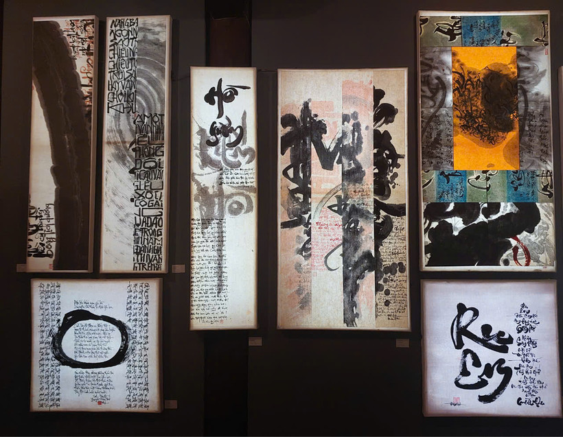 Triển lãm lựa chọn trưng bày 70 tác phẩm chính thức với những nội dung, ý nghĩa, ý tưởng nghệ thuật cụ thể, ngoài ra còn có 41 tác phẩm nhỏ. (Ảnh: Minh Thu/Vietnam+)