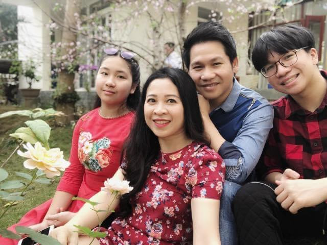 Sự nghiệp rực rỡ, gia đình hạnh phúc của Trọng Tấn có đóng góp lớn của người vợ. (Ảnh: NVCC)