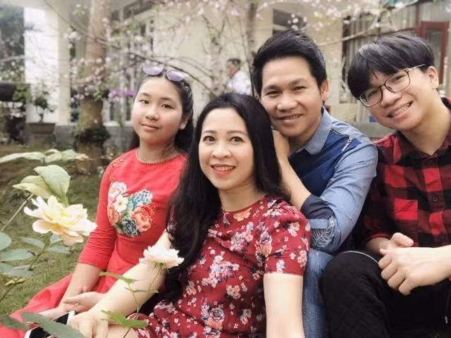 Sự nghiệp rực rỡ, gia đình hạnh phúc của Trọng Tấn có đóng góp lớn của người vợ. (Ảnh: NVCC)