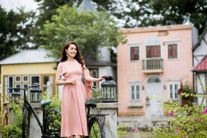 Phụ nữ hạnh phúc, tự nhiên sẽ xinh đẹp, thần thái, ca sỹ Ngọc Anh cho biết. (Ảnh: Thanh Lê/Vietnam+)