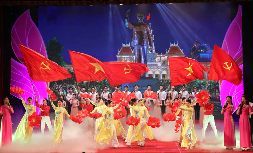 Chương trình nghệ thuật tại Lễ trao tặng danh hiệu Nghệ sỹ Nhân dân, Nghệ sỹ Ưu tú lần thứ 10. (Ảnh: Thanh Tùng/TTXVN)