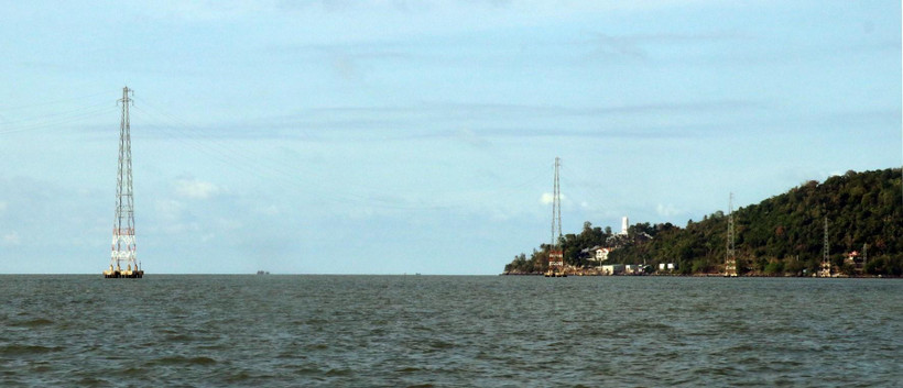 Điện lưới quốc gia tại xã đảo Hòn Tre, huyện Kiên Hải (Kiên Giang). (Ảnh: Lê Huy Hải/TTXVN)