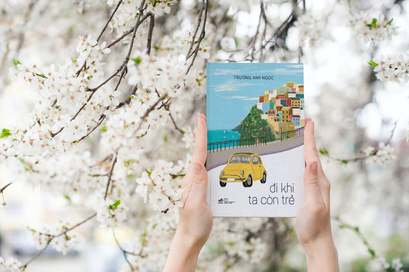 Cuốn sách mới ghi lại hành trình của nhà báo Trương Anh Ngọc và ấn tượng về những con người nơi anh đã đi qua. (Ảnh: PV/Vietnam+) 