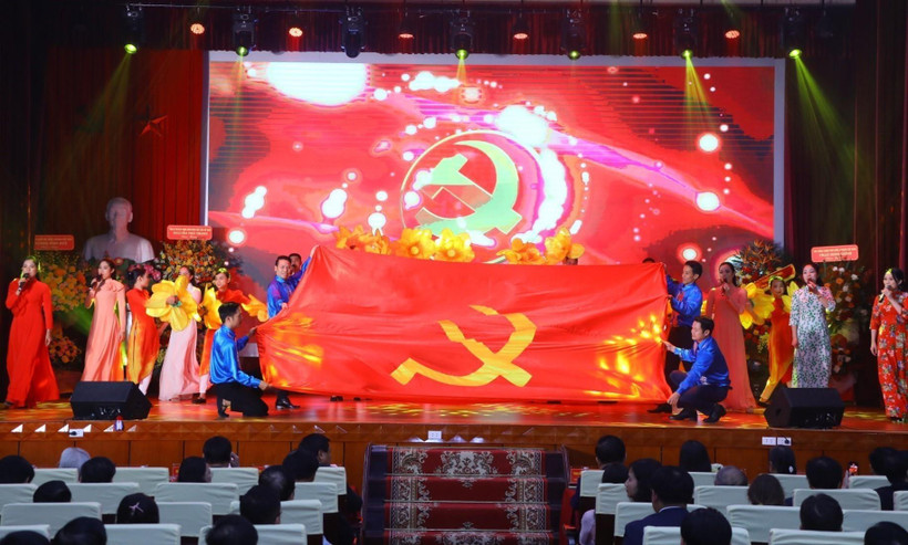 Chương trình văn nghệ tại buổi lễ kỷ niệm 60 năm ngày thành lập. (Ảnh: Văn Điệp/TTXVN)