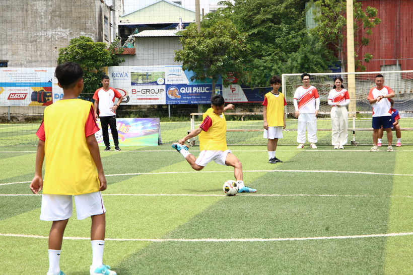 Chương trình "Cầu thủ nhí" sẽ trở lại với phiên bản mới, có ngôi sao bóng đá Hàn Quốc tham gia huấn luyện. (Ảnh: Bee Comm)