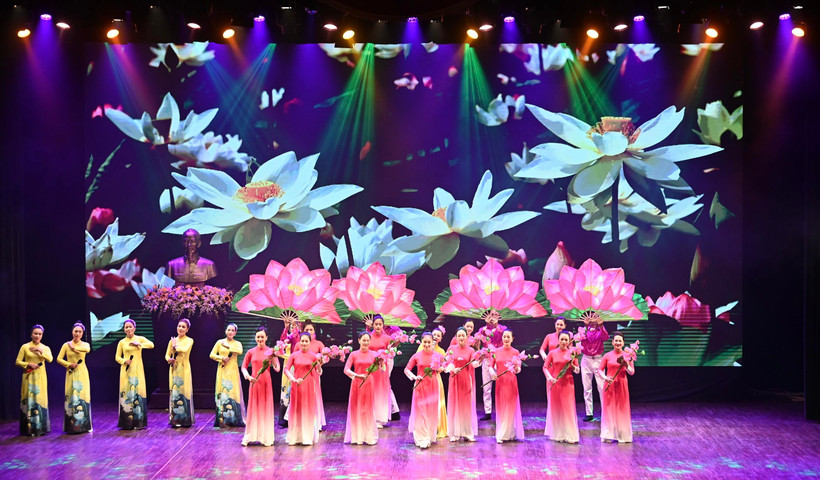 Chương trình nghệ thuật tại lễ kỷ niệm. (Ảnh: PV/Vietnam+)