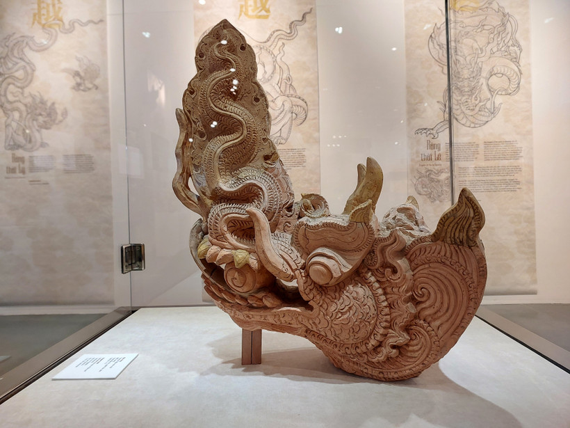 Đầu rồng bằng đất nung, hiện vật từ chùa Báo Ân, Gia Lâm, thế kỷ 11-12. (Ảnh: Minh Thu/Vietnam+)