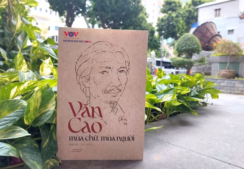 Cuốn sách do Nhà xuất bản Hội Nhà văn ấn hành. (Ảnh: Minh Thu/Vietnam+)