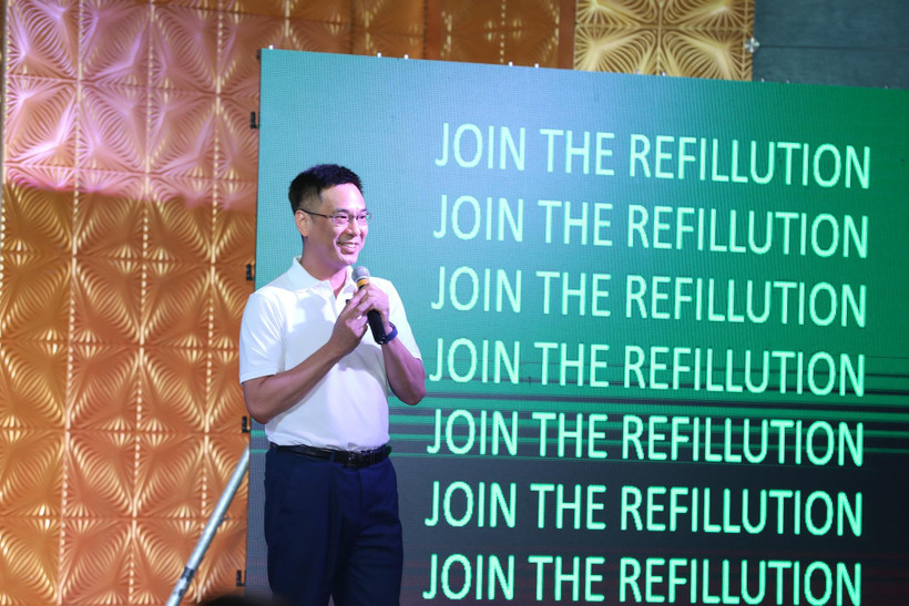 Thầy Nhân thuyết trình về ý tưởng của mình. (Ảnh: PV)