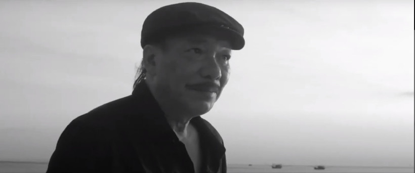 Nhạc sỹ Trần Tiến trong một cảnh phim. (Ảnh chụp màn hình)