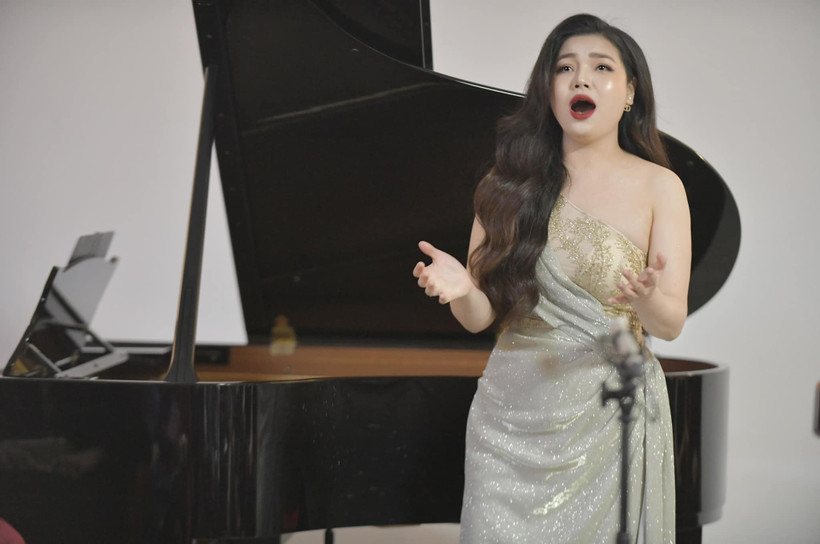 Nghệ sỹ Hà My hiện đang theo học cao học Thanh nhạc biểu diễn tại Học viện Âm nhạc Quốc gia Việt Nam. Cô đã giành được nhiều giải thưởng trong nước và quốc tế. (Ảnh: CTV/Vietnam+)