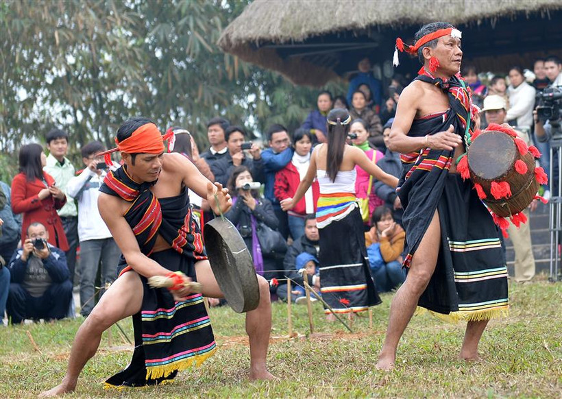 Khách tham quan phiên chợ sẽ được hòa cùng các điệu dân ca, dân vũ. (Ảnh: Vinaculto)