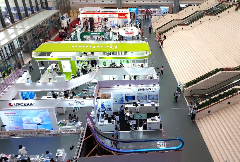 Quang cảnh Triển lãm Răng Hàm Mặt Quốc tế Hà Nội lần thứ Nhất (HAIDEC 2024). (Ảnh: PV/Vietnam+)