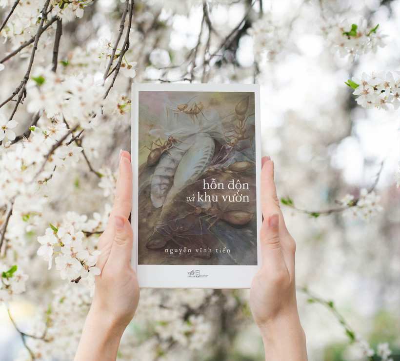 Tập thơ mới của Nguyễn Vĩnh Tiến do Nhà xuất bản Hội Nhà văn và Công ty Văn hóa và Truyền thông Nhã Nam ấn hành. (Ảnh: CTV/Vietnam+)