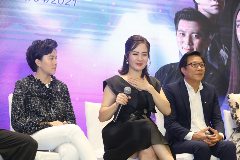 Nguyệt Hằng xúc động chia sẻ về vai diễn của mình trong họp báo ra mắt phim. (Ảnh: VFC)