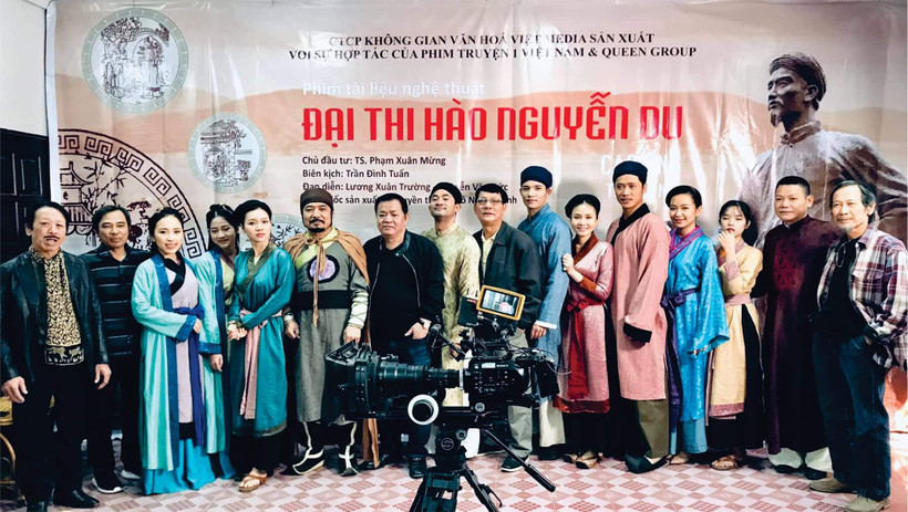 Ê-kíp phim 'Đại thi hào Nguyễn Du.' (Ảnh: Đoàn làm phim cung cấp)