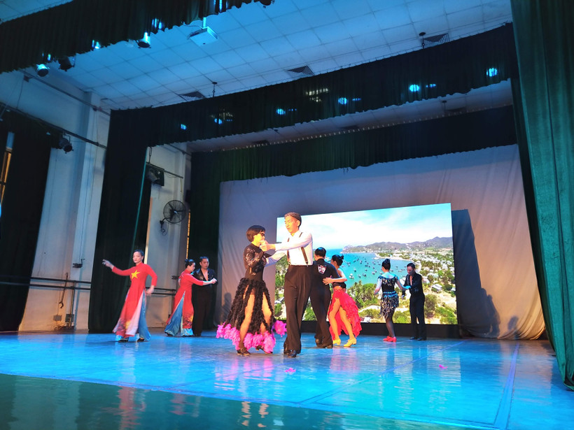 Cuộc thi "Bước nhảy xóa mọi khoảng cách" 2021 nhằm khơi dậy tinh thần thể thao cho người khuyết tật. (Ảnh: Minh Thu/Vietnam+)