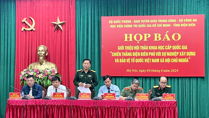 Quang cảnh buổi họp báo giới thiệu Hội thảo khoa học cấp quốc gia “Chiến thắng Điện Biên Phủ với sự nghiệp xây dựng và bảo vệ Tổ quốc Việt Nam xã hội chủ nghĩa.” (Ảnh: Minh Thu/Vietnam+)