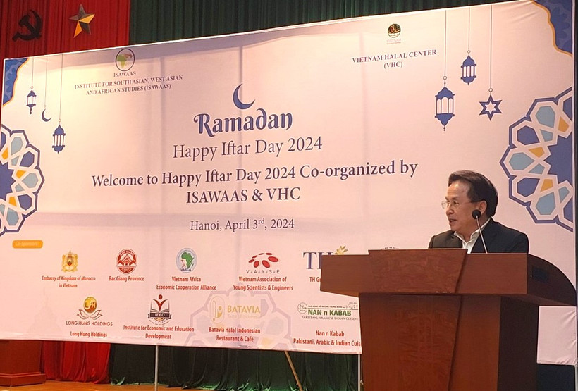 Giáo sư Lê Phước Minh, Viện trưởng Viện Nghiên cứu Nam Á, Tây Á và Châu Phi phát biểu tại sự kiện. (Ảnh: Minh Thu/Vietnam+)