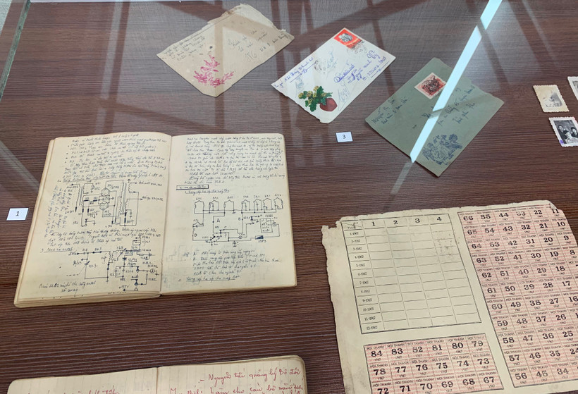 Trung tâm lưu trữ của Chi nhánh Hà Nội (Viện Nghiên cứu Phát triển Phương Đông) lưu giữ nhiều kỷ vật của chiến sỹ cách mạng. (Ảnh: Vietnam+)