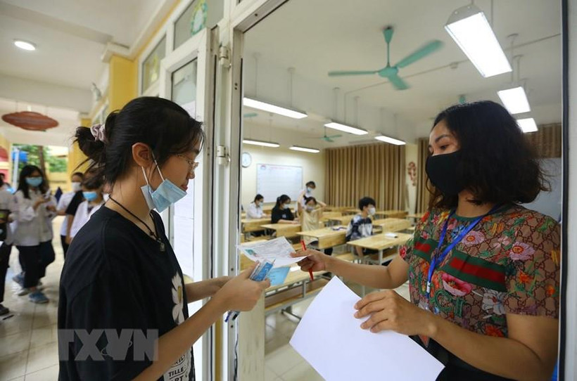 Thí sinh Hà Nội dự thi vào lớp 10 môn Toán. (Ảnh: Hoàng Hiếu/TTXVN)