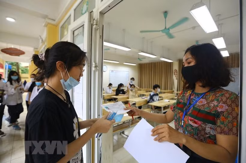 Thí sinh Hà Nội dự thi vào lớp 10 môn Toán. (Ảnh: Hoàng Hiếu/TTXVN)
