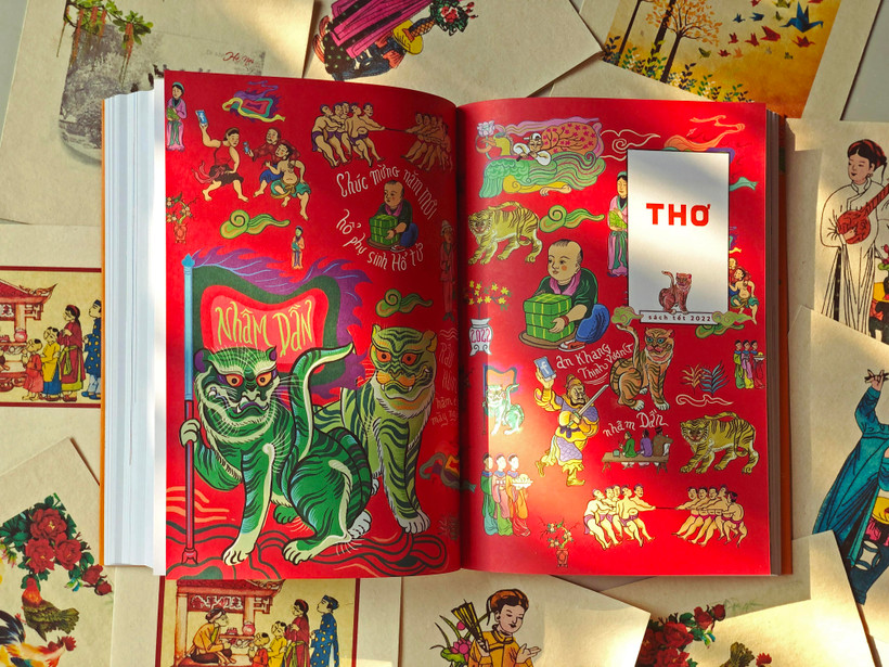 Sách Tết mang màu sắc rực rỡ, đậm nét văn hóa cổ truyền. (Ảnh: Đông A)