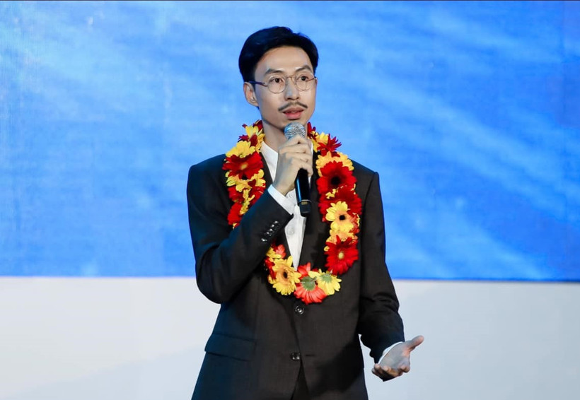 Ca sỹ Đen Vâu được vinh danh vì những dự án mang lại giá trị tích cực cho cộng đồng. (Ảnh: PV/Vietnam+)