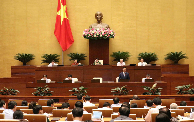 Bộ trưởng Bộ Văn hóa, Thể thao và Du lịch trả lời chất vấn đại biểu Quốc hội chiều 5/6. (Ảnh: TTXVN)